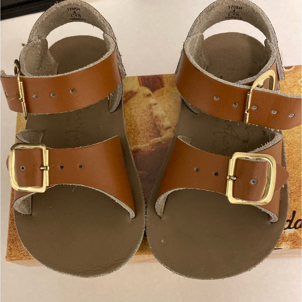 Sun Sans tan sandals EUC. Size 4